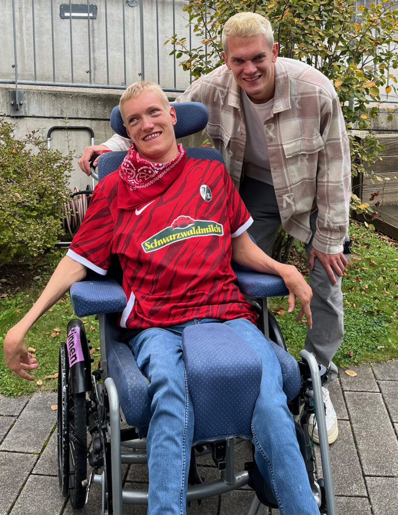 Matthias Ginter besucht das Korczak-Haus